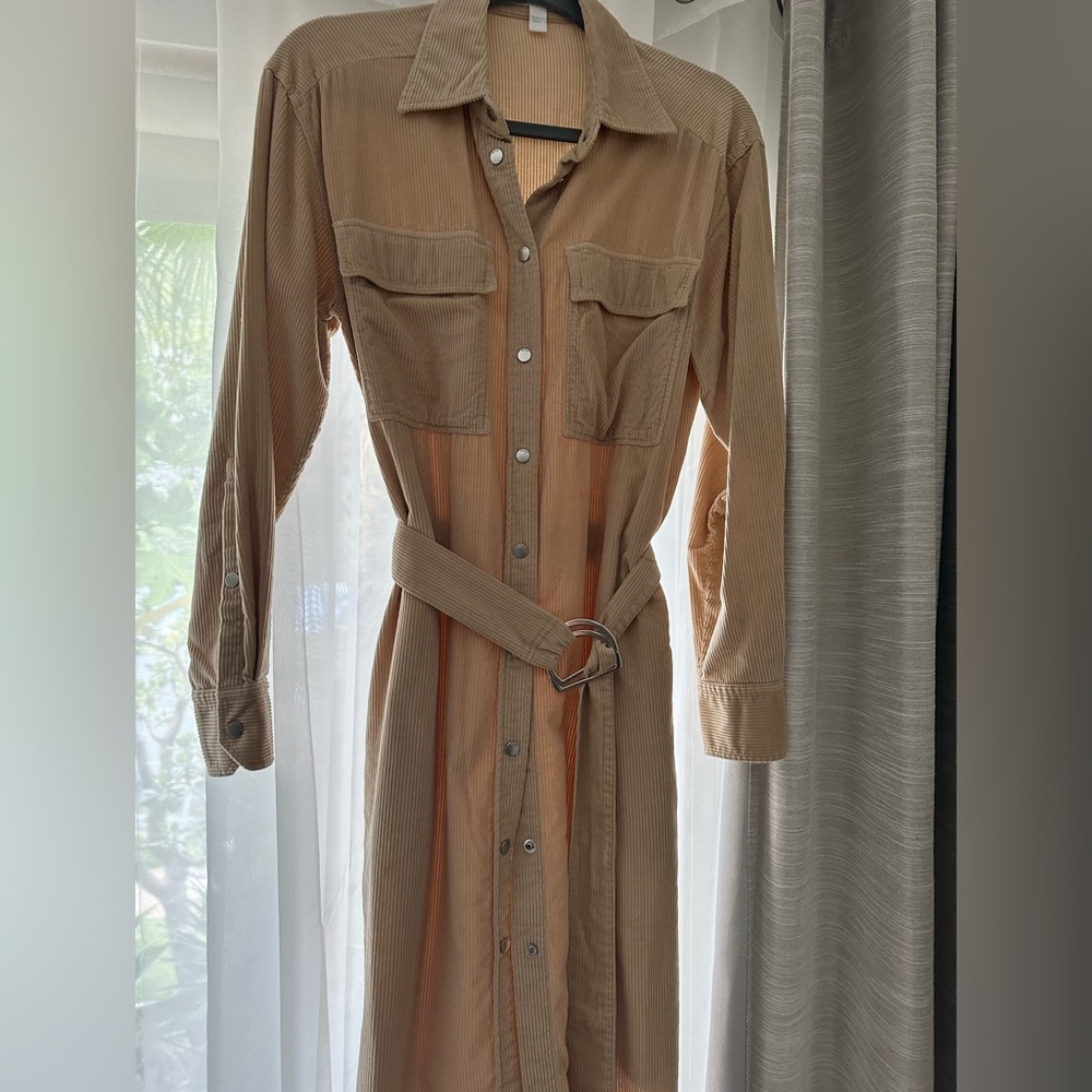 Dress HUGO BOSS, new, color beige